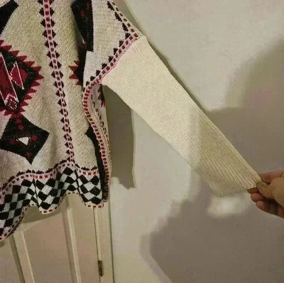 Romeo And Juliet Couture Boho Sweater Size M - Picture 4 of 6